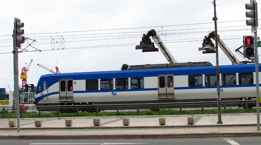 Public Transport in Valparaíso: Metro vs Bus – Which is Better?